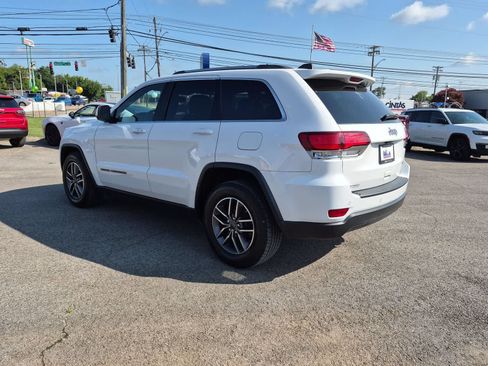 Used 2020 Jeep Grand Cherokee Laredo w/ Laredo X Package RWD image 4