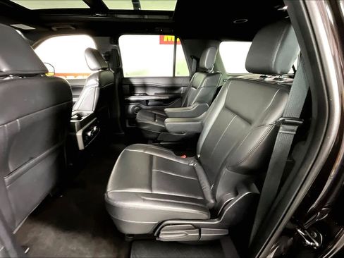 Used 2021 Ford Expedition Max XLT image 19