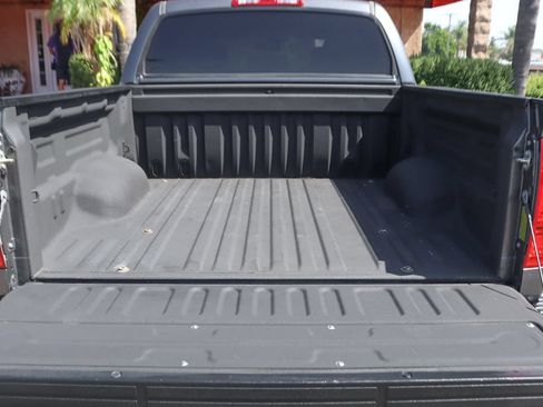 Used 2018 Toyota Tundra SR5 w/ SR5 Upgrade Package AWD/4WD image 8