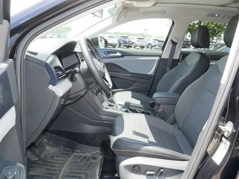 Certified 2022 Volkswagen Taos SE FWD image 13