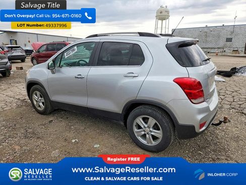 Used 2019 Chevrolet Trax LT w/ LT Convenience Package image 3