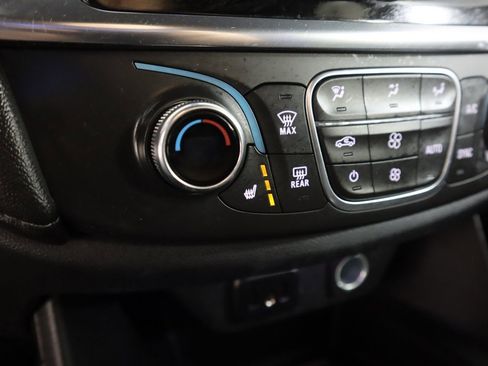 Used 2023 Chevrolet Traverse LT image 50