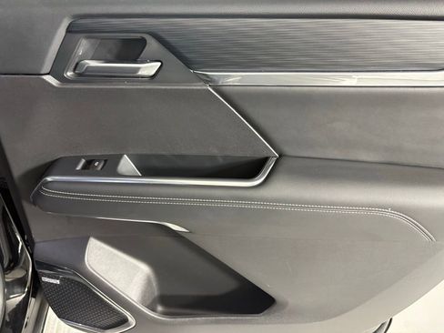 Used 2025 GMC Acadia Elevation image 18