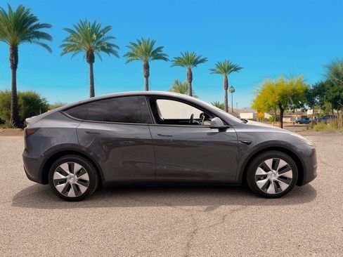 Used 2023 Tesla Model Y Long Range AWD/4WD image 7