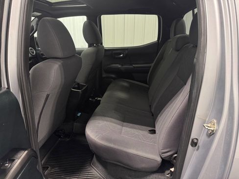 Used 2016 Toyota Tacoma TRD Off-Road image 14