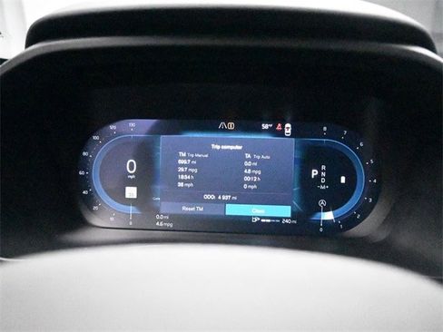 Used 2025 Volvo XC40 B5 Ultra image 10