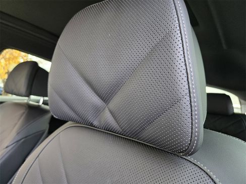 New 2026 BMW X6 xDrive40i w/ Climate Comfort Package image 17