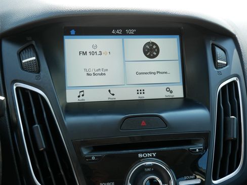 Used 2017 Ford Focus SEL w/ Cold Weather Package FWD image 22