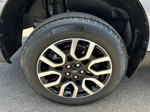Used 2022 Ford Maverick Lariat w/ Lariat Luxury Package FWD image 11