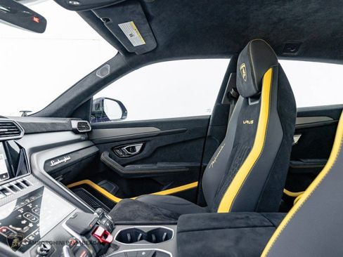 Used 2023 Lamborghini Urus Performante AWD/4WD image 28
