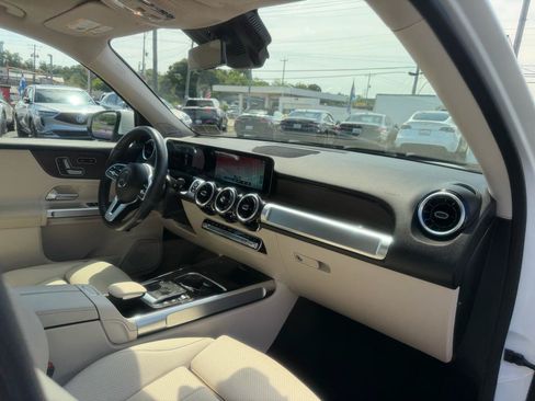 Used 2021 Mercedes-Benz GLB 250 4MATIC image 23