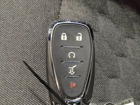 Used 2021 Chevrolet Equinox LT w/ Driver Convenience Package image 32