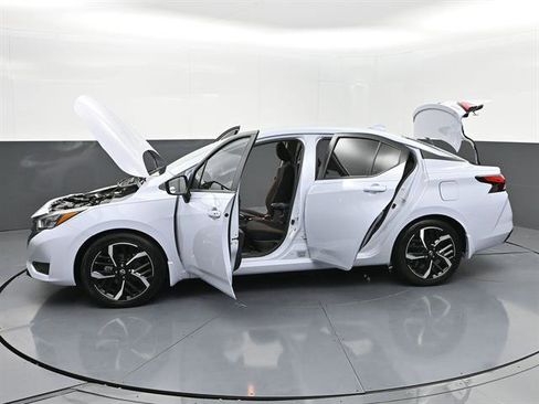 Used 2023 Nissan Versa SR w/ Trunk Package image 49