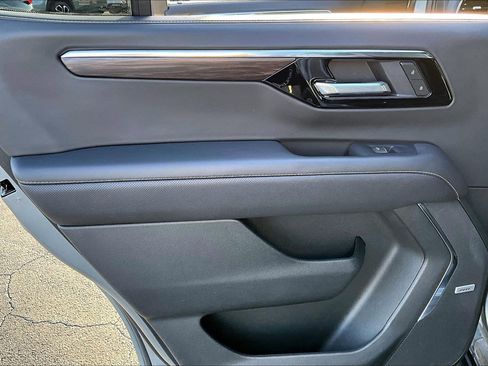 Certified 2025 Chevrolet Tahoe Premier image 11