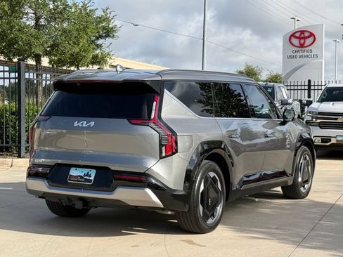 Used 2024 Kia EV9 Land AWD/4WD image 4