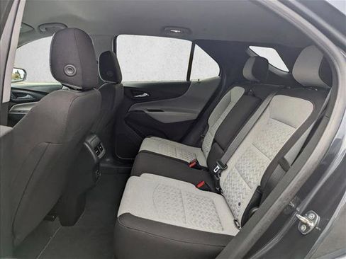 Used 2022 Chevrolet Equinox LS w/ LS Convenience Package image 18