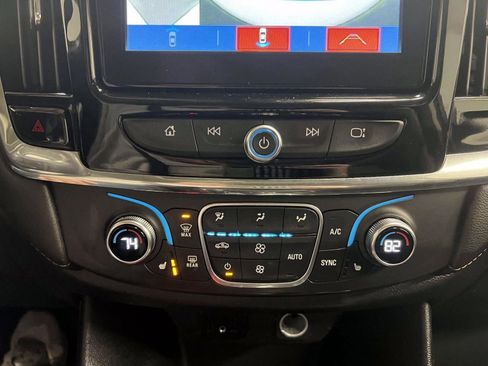 Used 2019 Chevrolet Traverse LT w/ LT Premium Package AWD/4WD image 32