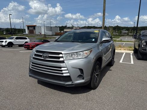 Used 2019 Toyota Highlander LE FWD image 5