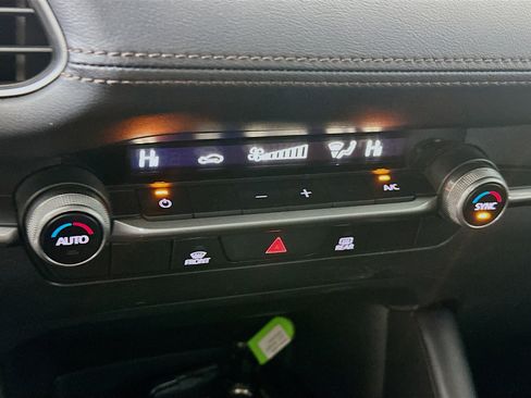 Used 2022 MAZDA MAZDA3 s image 24