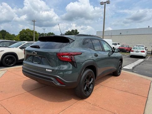 New 2026 Chevrolet Trax LT w/ LT Convenience Package FWD image 6