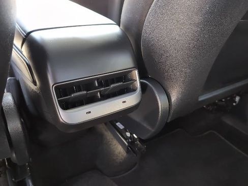 Used 2024 Tesla Model Y Long Range AWD/4WD image 21