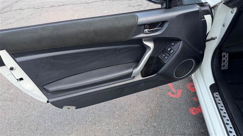 Used 2018 Toyota 86 RWD image 7