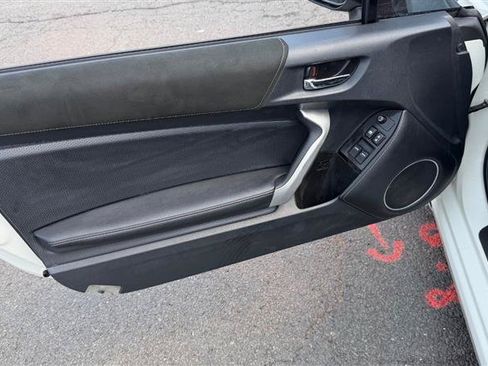 Used 2018 Toyota 86 RWD image 7