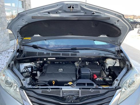 Used 2011 Toyota Sienna LE image 42