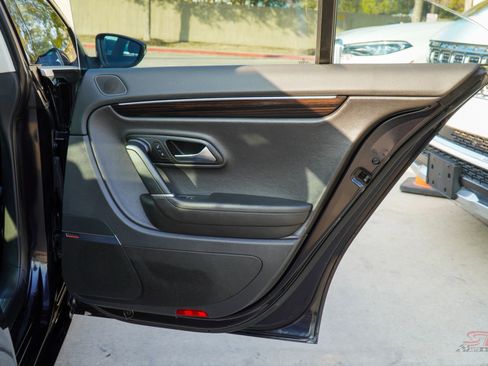 Used 2013 Volkswagen CC Executive image 24