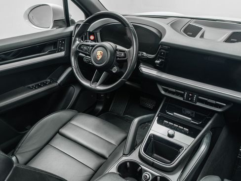 Used 2024 Porsche Cayenne AWD/4WD image 29