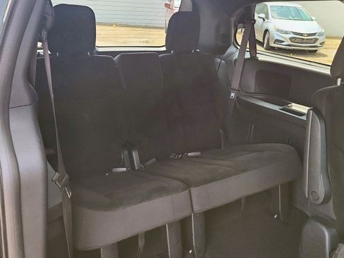 Used 2019 Dodge Grand Caravan SE FWD image 21