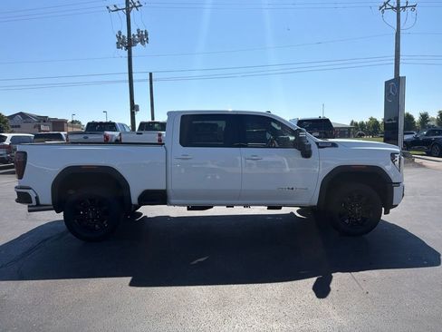 Used 2025 GMC Sierra 2500 AT4 AWD/4WD image 2
