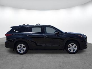 Used 2021 Toyota Highlander LE AWD/4WD video 3