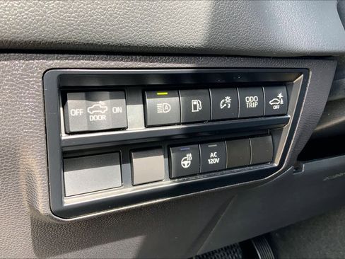 Used 2024 Toyota Tundra Limited AWD/4WD image 34