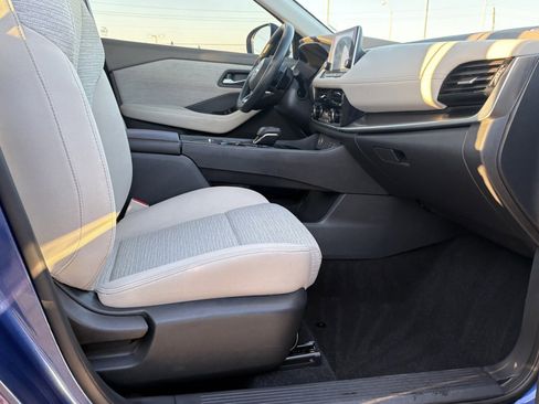 Used 2022 Nissan Rogue SV image 39