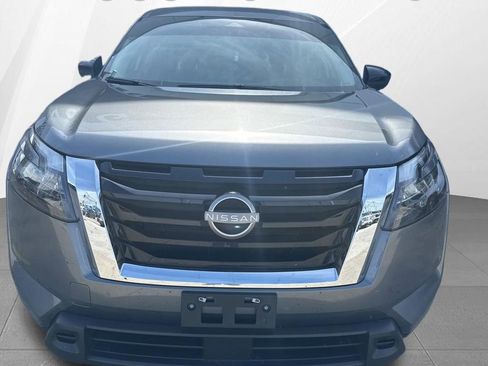 Used 2025 Nissan Pathfinder S FWD image 2