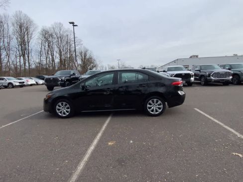Used 2023 Toyota Corolla LE image 5