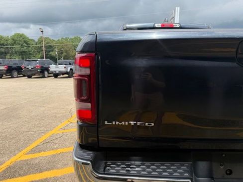 Used 2019 RAM 1500 Limited AWD/4WD image 19