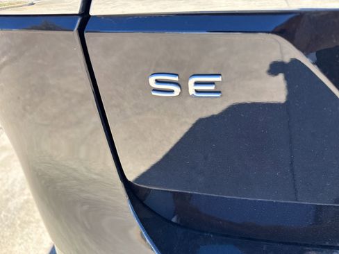 Used 2025 Volkswagen Atlas SE image 9