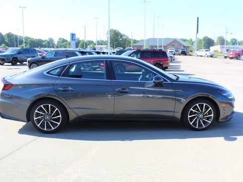 Used 2022 Hyundai Sonata Limited w/ Cargo Package FWD image 5