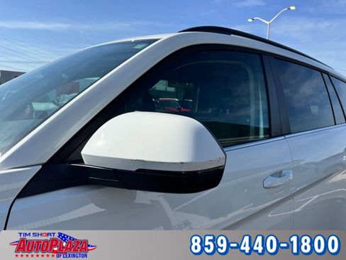 Used 2025 Volkswagen Atlas SE AWD/4WD image 16