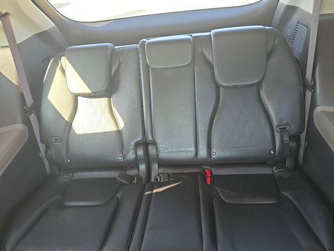 Used 2025 Kia Carnival FWD image 13