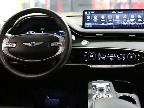 Used 2025 Genesis GV70 2.5T image 30