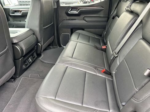 Used 2025 GMC Sierra 1500 SLT image 24