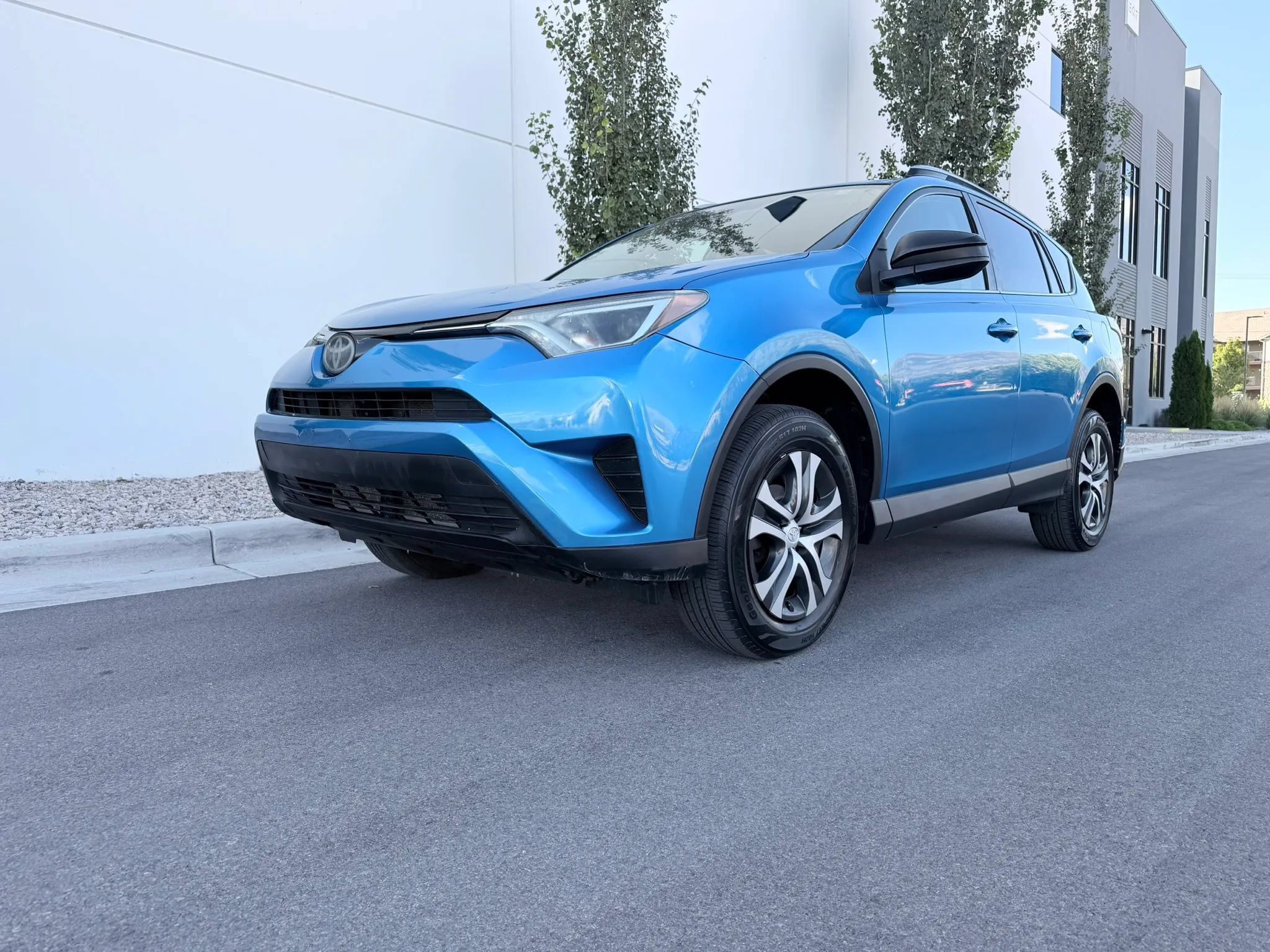 Used 2017 Toyota RAV4 LE w/ Carpet Mat Package AWD/4WD image 22