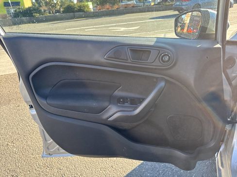 Used 2017 Ford Fiesta SE image 18