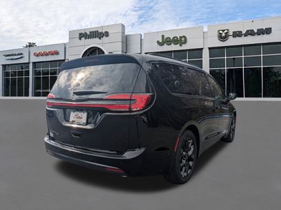 New 2026 Chrysler Pacifica Select