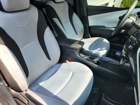 Used 2022 Toyota Prius LE AWD/4WD image 14