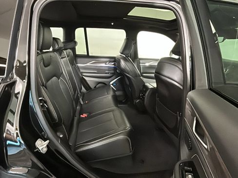 Used 2023 Jeep Grand Cherokee Overland AWD/4WD image 33