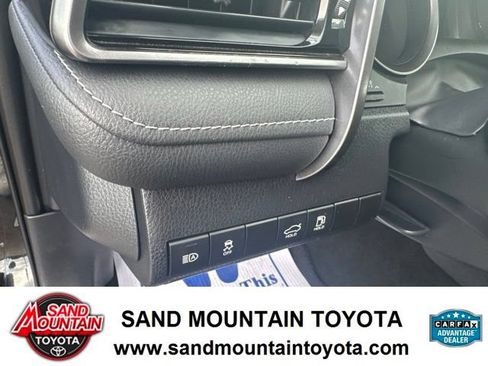 Used 2023 Toyota Camry SE FWD image 13